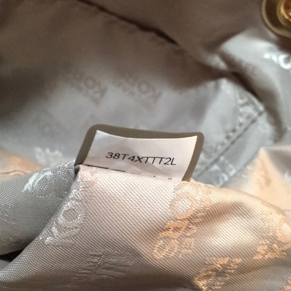 MICHAEL KORS Burgundy Leather Jet Set Tote. EUC - Picture 7 of 13